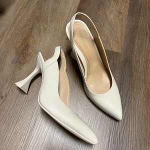 Vionic cream heels